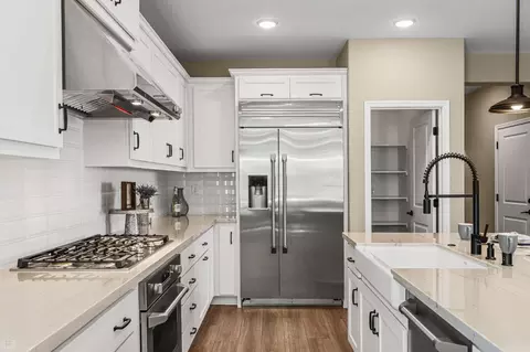 Kitchen - 1106 Crescent Ave, Manteca, CA 95336 photo 5 of 8