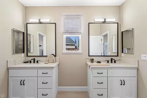 Bath - 1106 Crescent Ave, Manteca, CA 95336 photo 2 of 5