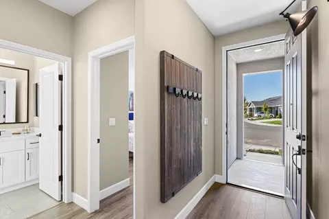 Entry Way - 1106 Crescent Ave, Manteca, CA 95336 photo 2 of 4