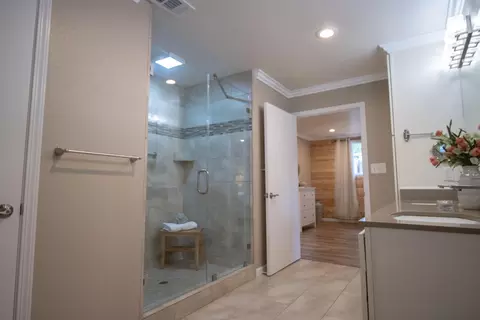Bath - 4911 Eden Ct, Carmichael, CA 95608 photo 2 of 7