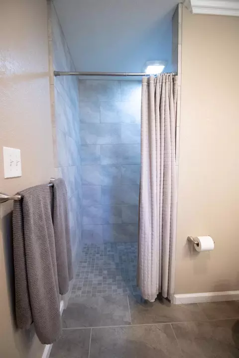 Bath - 4911 Eden Ct, Carmichael, CA 95608 photo 6 of 7