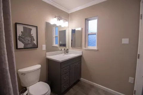 Bath - 4911 Eden Ct, Carmichael, CA 95608 photo 5 of 7