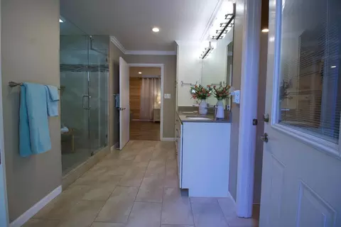 Bath - 4911 Eden Ct, Carmichael, CA 95608 photo 3 of 7