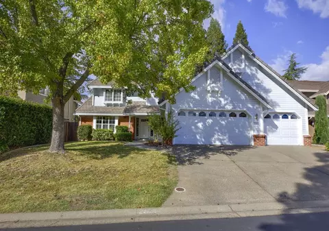 2225 Banbury Cir, Roseville, CA 95661