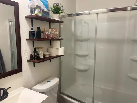 Bath - 364 O St, Lathrop, CA 95330 photo 4 of 4