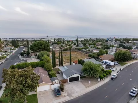 View/Area - 364 O St, Lathrop, CA 95330 photo 3 of 7