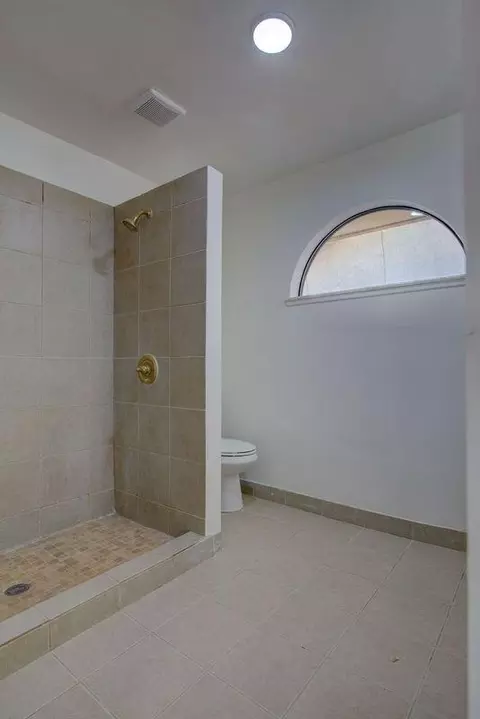 Bath - 1612 Hackett Rd, Ceres, CA 95307 photo 2 of 3
