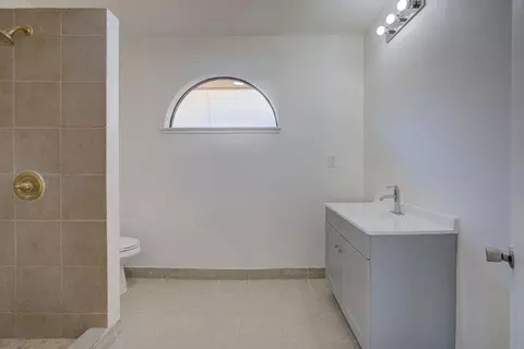 Bath - 1612 Hackett Rd, Ceres, CA 95307 photo 1 of 3