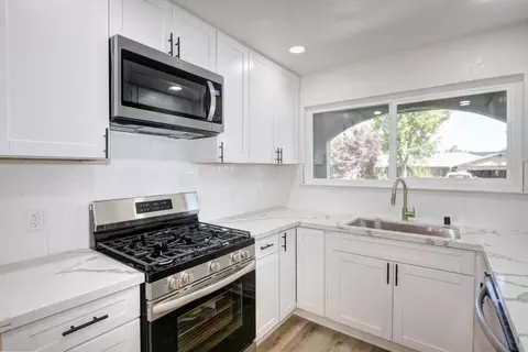Kitchen - 9120 Sutton Way, Orangevale, CA 95662 photo 4 of 5