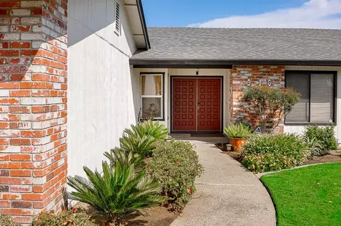 916 Alpine Ave, Manteca, CA 95336 photo 2