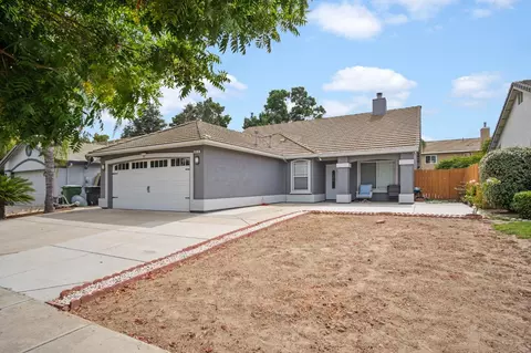 Exterior - 2414 Sorrel Dr, Turlock, CA 95380 photo 2 of 5
