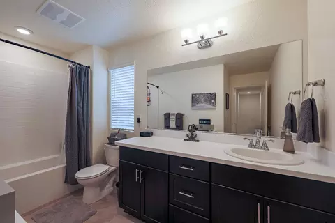 Bath - 190 Korbel Ave, Merced, CA 95348 photo 2 of 5
