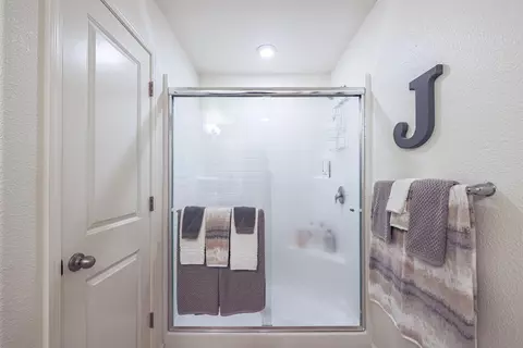 Bath - 190 Korbel Ave, Merced, CA 95348 photo 5 of 5
