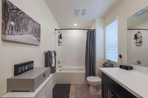 Bath - 190 Korbel Ave, Merced, CA 95348 photo 3 of 5