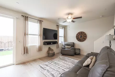 Living - 190 Korbel Ave, Merced, CA 95348 photo 1 of 3