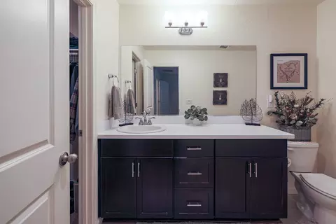 Bath - 190 Korbel Ave, Merced, CA 95348 photo 4 of 5