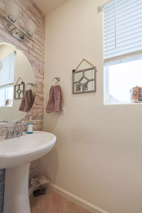 Bath - 190 Korbel Ave, Merced, CA 95348 photo 1 of 5