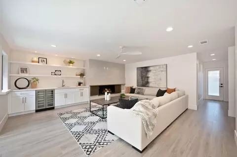 Living - 1611 Del Dayo Dr, Carmichael, CA 95608 photo 4 of 6