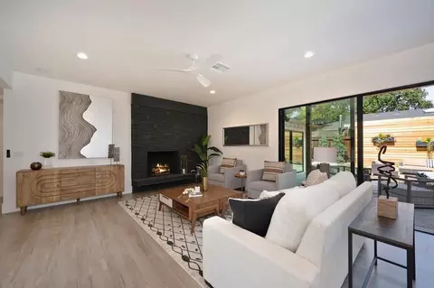 Living - 1611 Del Dayo Dr, Carmichael, CA 95608 photo 2 of 6