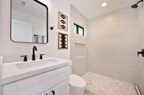 Bath - 1611 Del Dayo Dr, Carmichael, CA 95608 photo 2 of 6