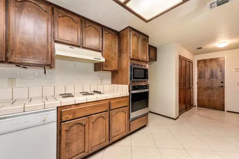 Kitchen - 4840 Robertson Ave, Carmichael, CA 95608 photo 6 of 7