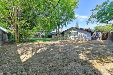 Exterior - 4840 Robertson Ave, Carmichael, CA 95608 photo 10 of 13