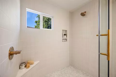 Bath - 44558 N El Macero Dr, El Macero, CA 95618 photo 2 of 9