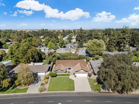 View/Area - 44558 N El Macero Dr, El Macero, CA 95618 photo 4 of 6
