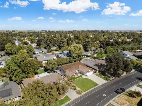 View/Area - 44558 N El Macero Dr, El Macero, CA 95618 photo 3 of 6