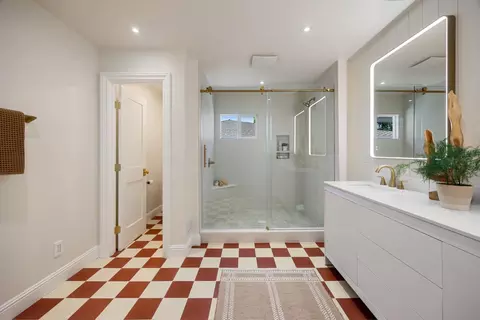 Bath - 44558 N El Macero Dr, El Macero, CA 95618 photo 5 of 9