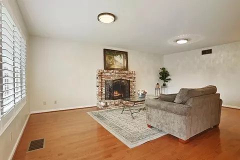 2120 Pine St, Lodi, CA 95242 photo 3