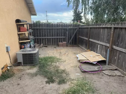 Exterior - 2209 Earlmar Dr, Modesto, CA 95350 photo 4 of 6
