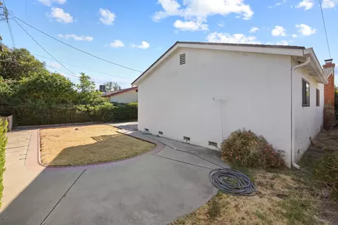 Exterior - 1208 Glenhurst Dr, Lodi, CA 95240 photo 6 of 7