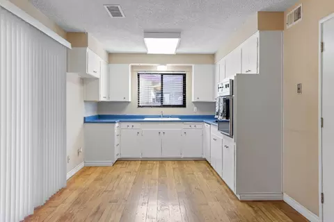 Kitchen - 1208 Glenhurst Dr, Lodi, CA 95240 photo 1 of 4