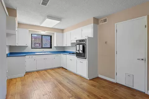 Kitchen - 1208 Glenhurst Dr, Lodi, CA 95240 photo 2 of 4