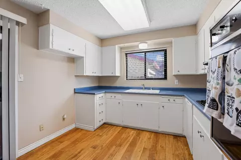 Kitchen - 1208 Glenhurst Dr, Lodi, CA 95240 photo 3 of 4