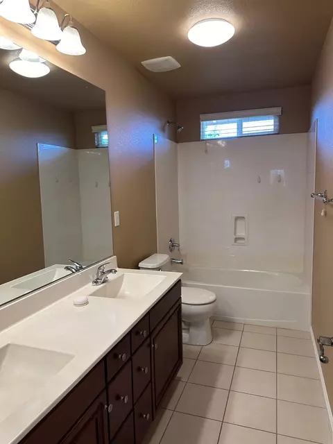 Bath - 269 Lavender Ln, Patterson, CA 95363 photo 2 of 2