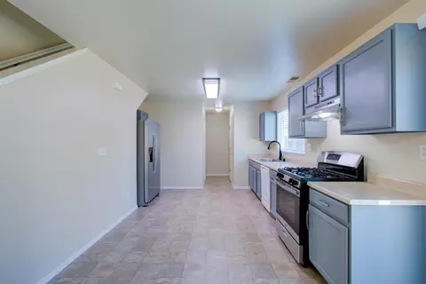 Entry Way - 3751 Morning Glory Ave, Merced, CA 95348 photo 3 of 6