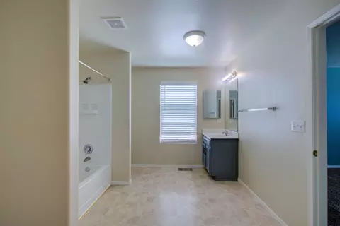 Bath - 3751 Morning Glory Ave, Merced, CA 95348 photo 3 of 6