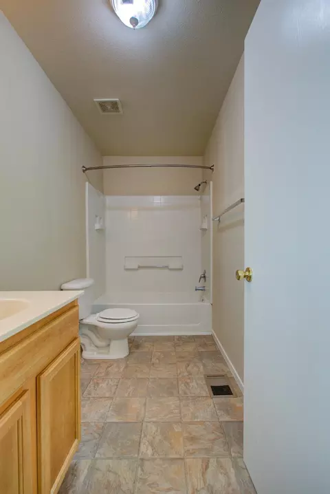 Bath - 3751 Morning Glory Ave, Merced, CA 95348 photo 5 of 6