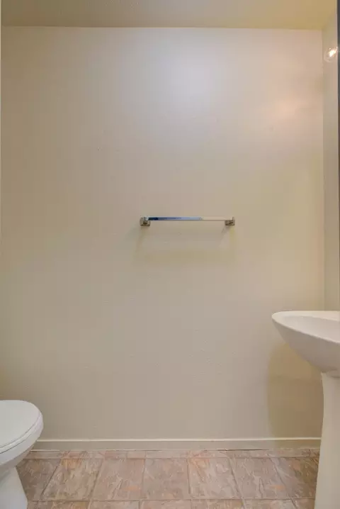 Bath - 3751 Morning Glory Ave, Merced, CA 95348 photo 1 of 6