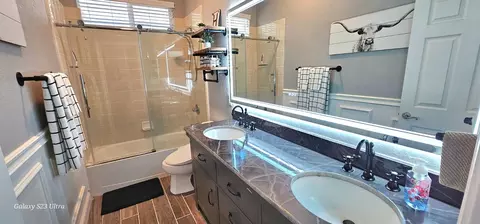 Bath - 776 Griffey Way, Galt, CA 95632 photo 5 of 6