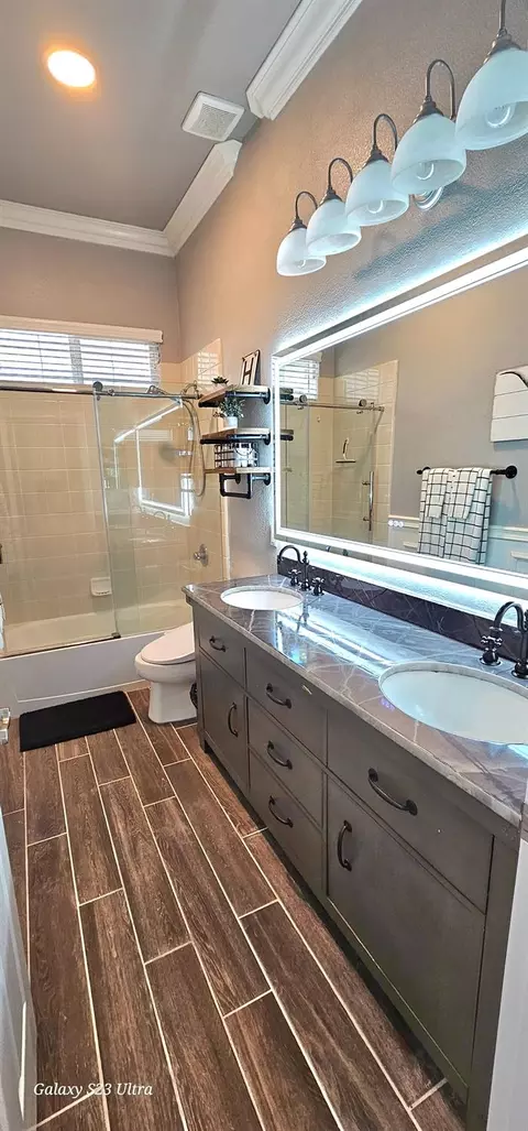 Bath - 776 Griffey Way, Galt, CA 95632 photo 6 of 6