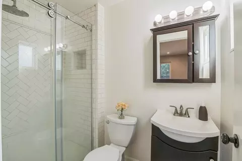 Bath - 2669 Blackburn Dr, Davis, CA 95618 photo 2 of 2