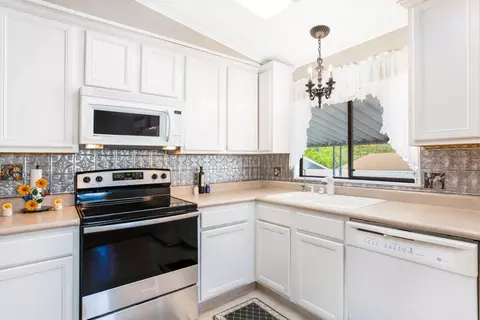 Kitchen - 20 Rollingwood Dr #103, Jackson, CA 95642 photo 2 of 4