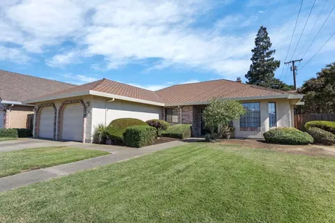 1000 Wintun Dr, Lodi, CA 95240 photo 2