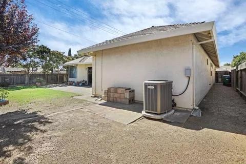 1000 Wintun Dr, Lodi, CA 95240 photo 31