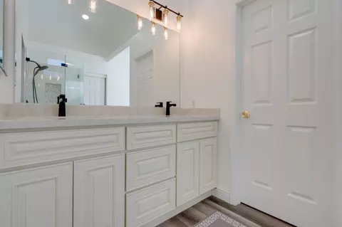 Bath - 8409 Thornbury Dr, Antelope, CA 95843 photo 3 of 5