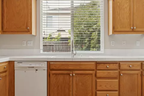 Kitchen - 1287 Gentry Ct, Tracy, CA 95377 photo 3 of 3