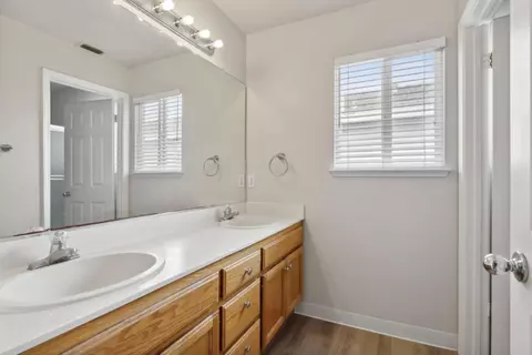 Bath - 1287 Gentry Ct, Tracy, CA 95377 photo 2 of 5
